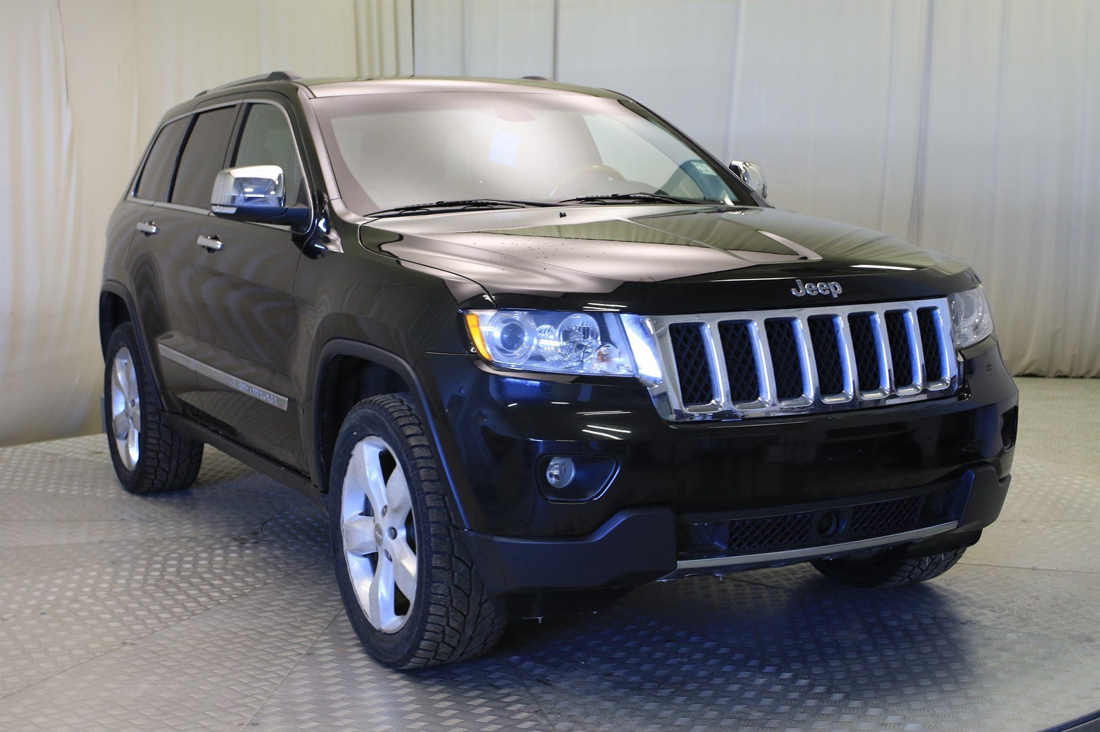 Certified PreOwned 2013 Jeep Grand Cherokee Overland 4WD
