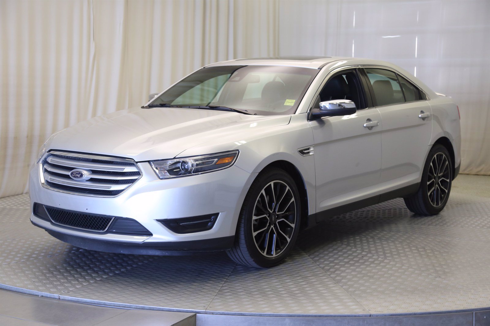 Pre-Owned 2019 Ford Taurus Limited AWD AWD 4 Door Sedan