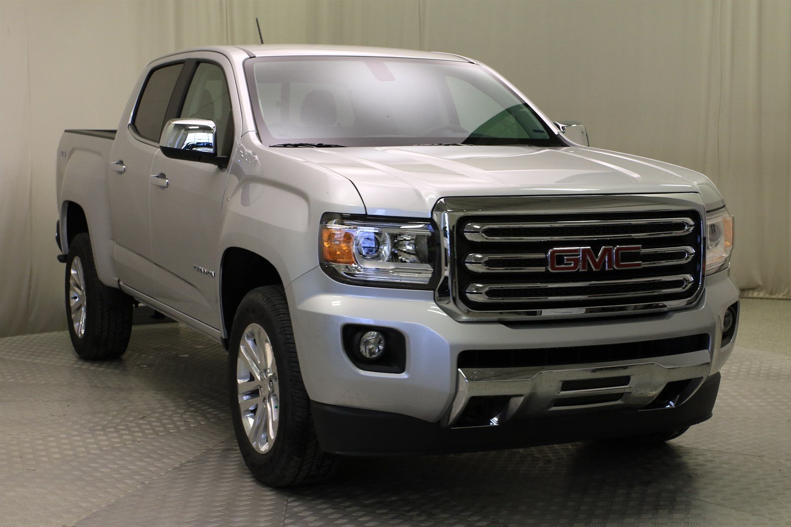 New 2020 GMC Canyon 4WD SLT 4WD Crew Cab Pickup w/ 5’2 truck box