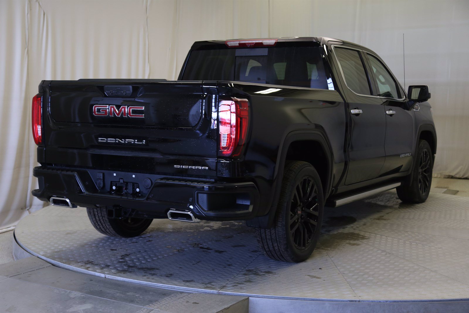 New 2020 GMC Sierra 1500 Denali 4WD Crew Cab Pickup