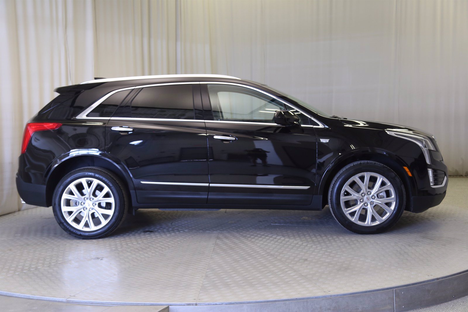 Certified Pre Owned 2019 Cadillac Xt5 Luxury Awdleathersunroofnav Awd Suv 7244